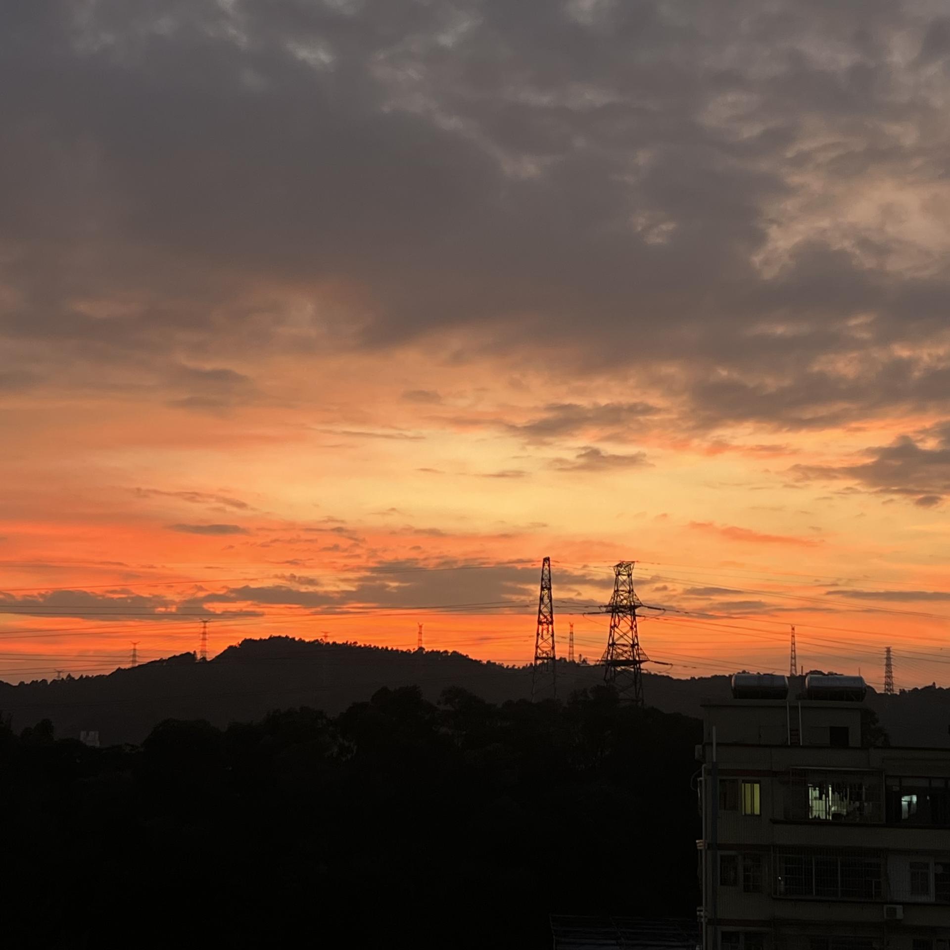 接受事与愿违的真相，并非承认自己不够优秀，而是选择以更高维的视角重构认知。封面